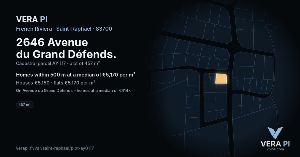 2646 Avenue du Grand Défends, Saint-Raphaël at night – the plot lit, the parcels around coloured by the prices near them