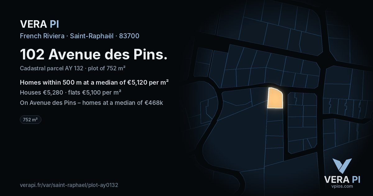 102 Avenue des Pins, Saint-Raphaël at night – the plot lit, the parcels around coloured by the prices near them