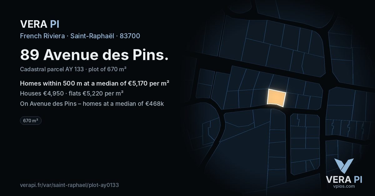 89 Avenue des Pins, Saint-Raphaël at night – the plot lit, the parcels around coloured by the prices near them