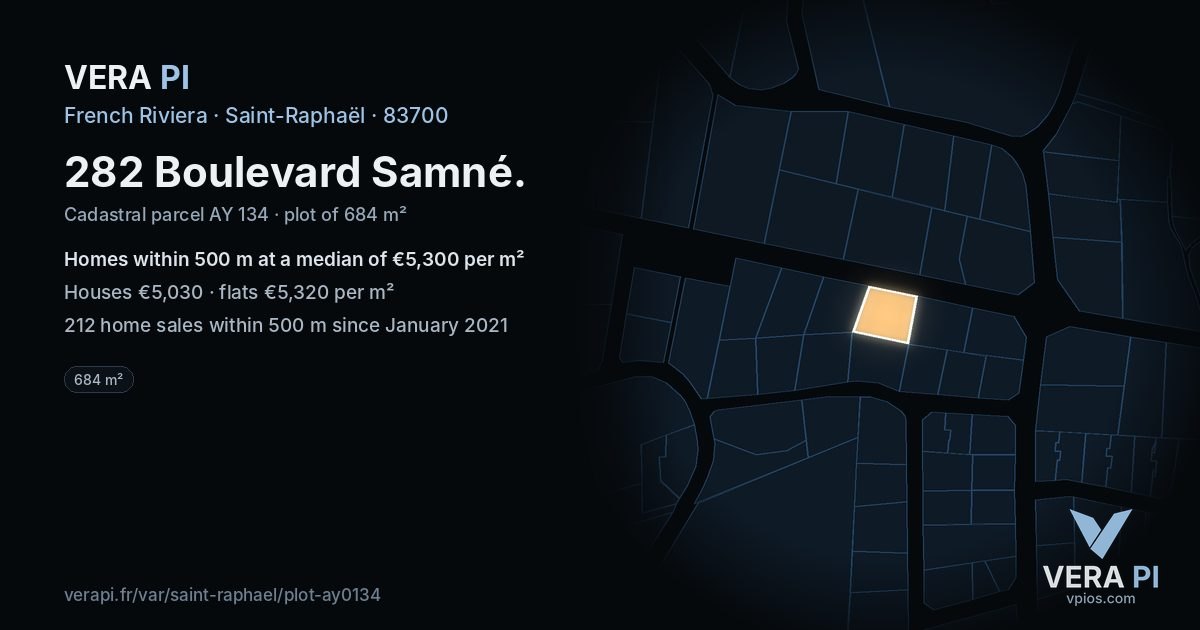 282 Boulevard Samné, Saint-Raphaël at night – the plot lit, the parcels around coloured by the prices near them