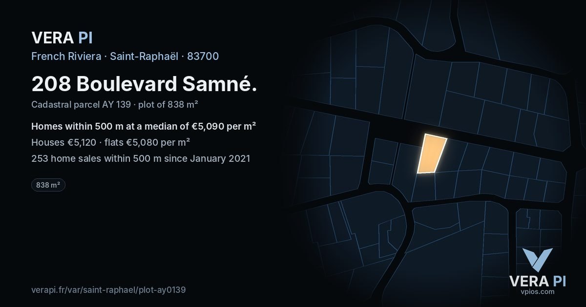 208 Boulevard Samné, Saint-Raphaël at night – the plot lit, the parcels around coloured by the prices near them