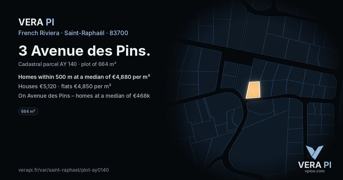 3 Avenue des Pins, Saint-Raphaël at night – the plot lit, the parcels around coloured by the prices near them