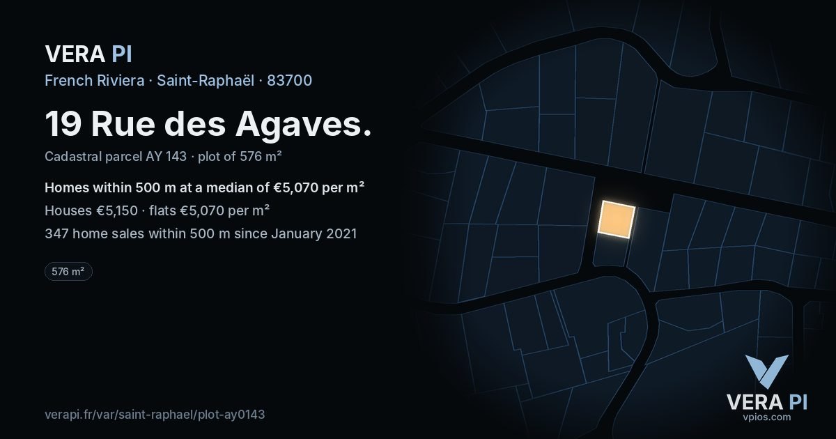 19 Rue des Agaves, Saint-Raphaël at night – the plot lit, the parcels around coloured by the prices near them