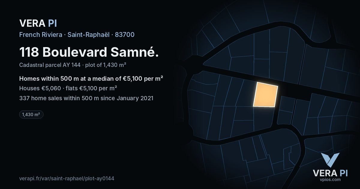 118 Boulevard Samné, Saint-Raphaël at night – the plot lit, the parcels around coloured by the prices near them