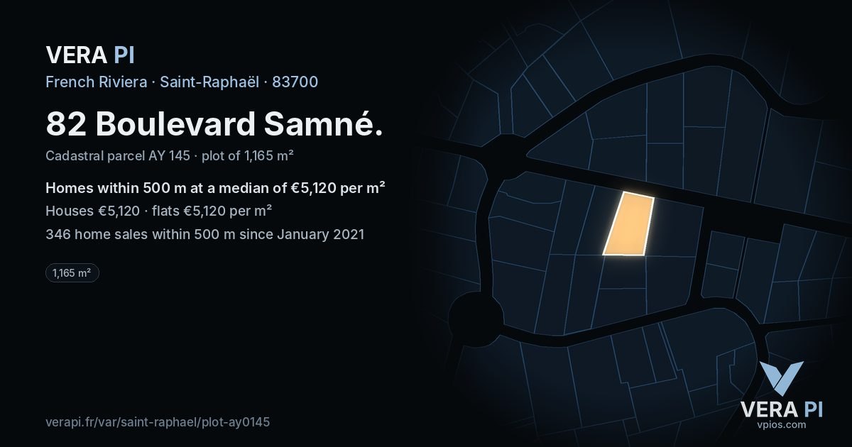 82 Boulevard Samné, Saint-Raphaël at night – the plot lit, the parcels around coloured by the prices near them