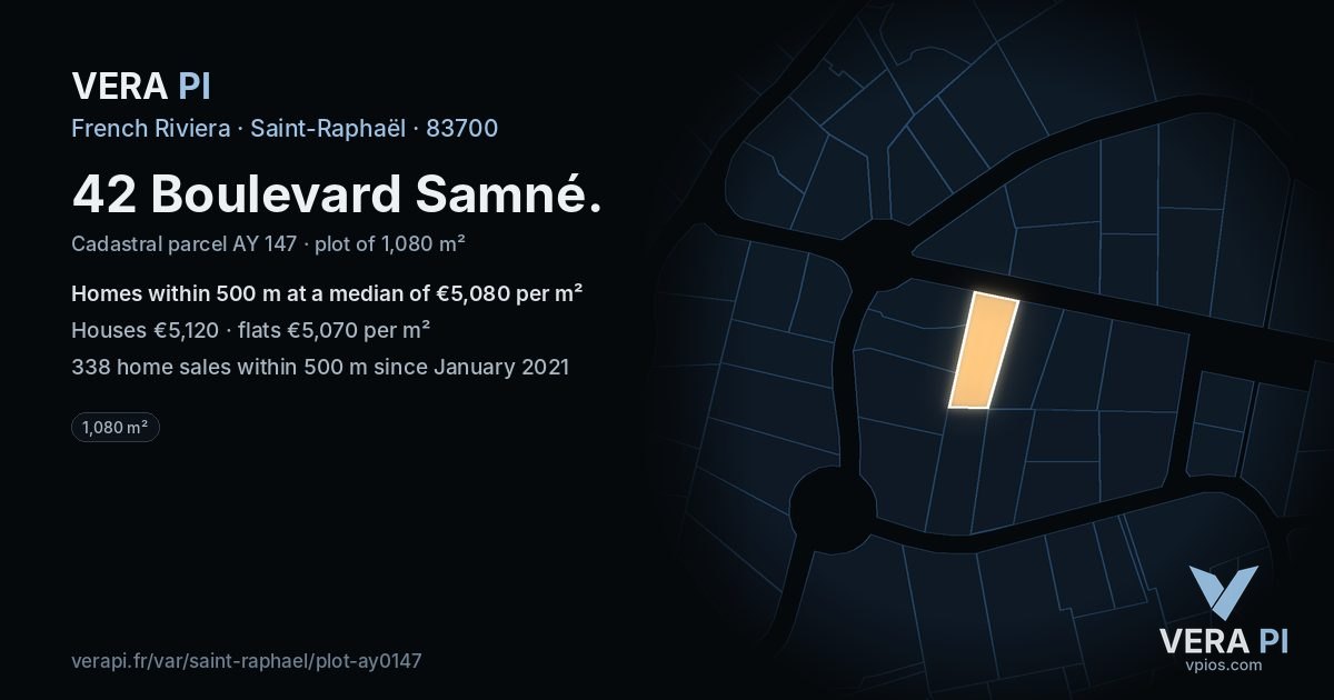 42 Boulevard Samné, Saint-Raphaël at night – the plot lit, the parcels around coloured by the prices near them