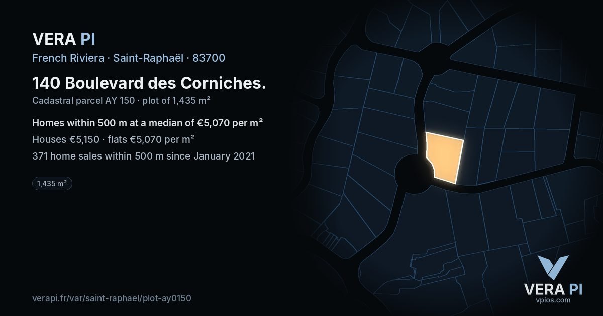 140 Boulevard des Corniches, Saint-Raphaël at night – the plot lit, the parcels around coloured by the prices near them