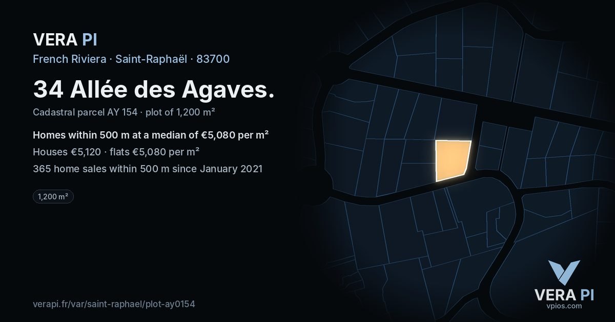 34 Allée des Agaves, Saint-Raphaël at night – the plot lit, the parcels around coloured by the prices near them