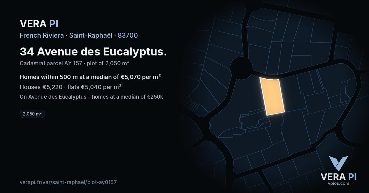 34 Avenue des Eucalyptus, Saint-Raphaël at night – the plot lit, the parcels around coloured by the prices near them