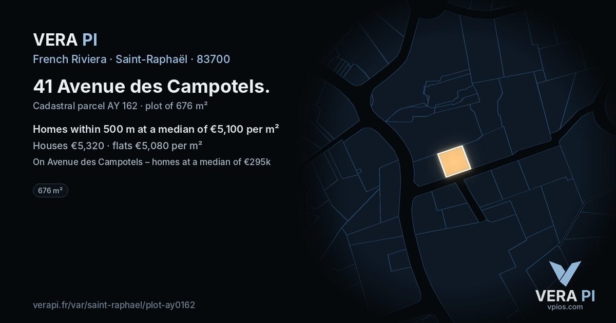41 Avenue des Campotels, Saint-Raphaël at night – the plot lit, the parcels around coloured by the prices near them