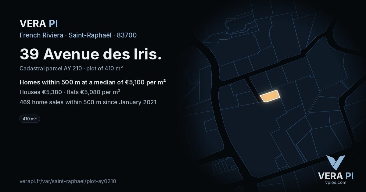 39 Avenue des Iris, Saint-Raphaël at night – the plot lit, the parcels around coloured by the prices near them