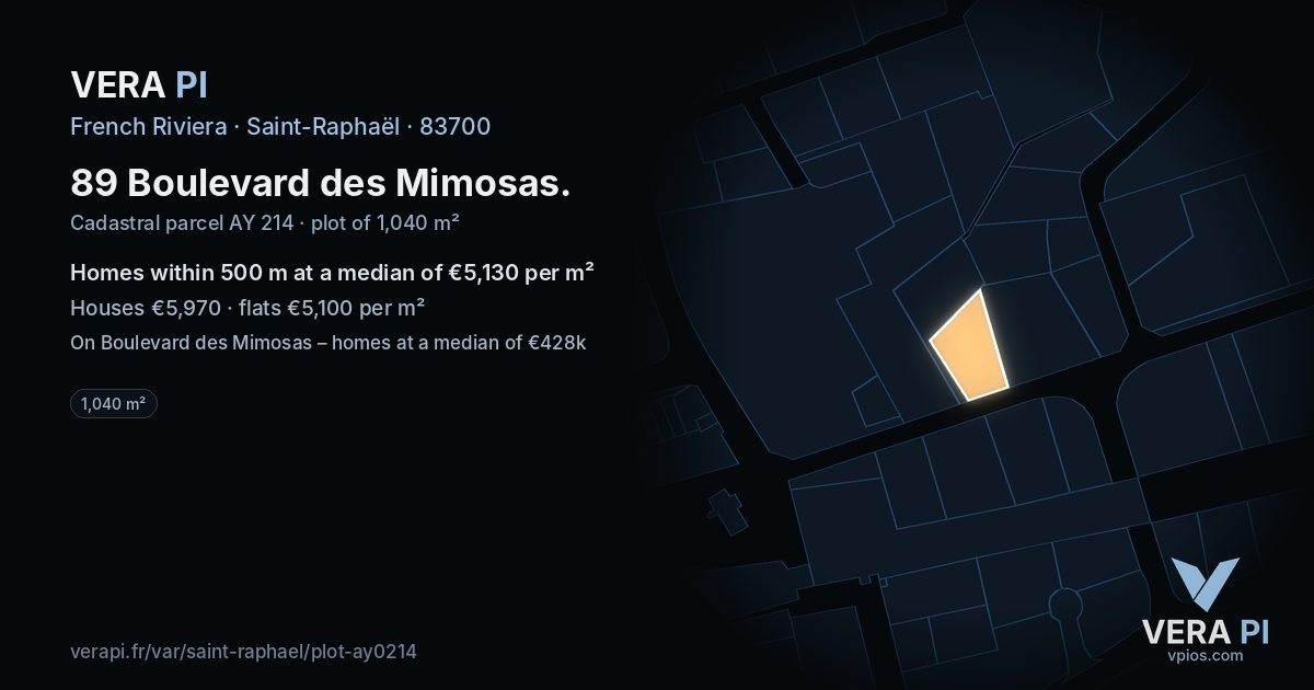 89 Boulevard des Mimosas, Saint-Raphaël at night – the plot lit, the parcels around coloured by the prices near them