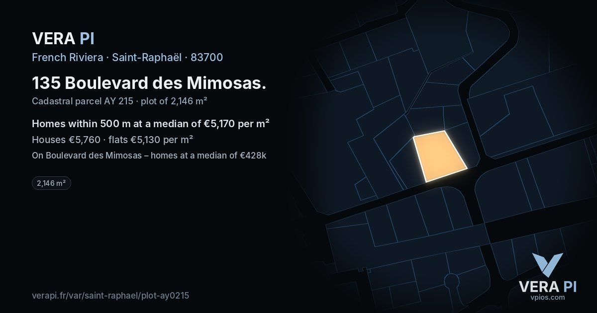 135 Boulevard des Mimosas, Saint-Raphaël at night – the plot lit, the parcels around coloured by the prices near them