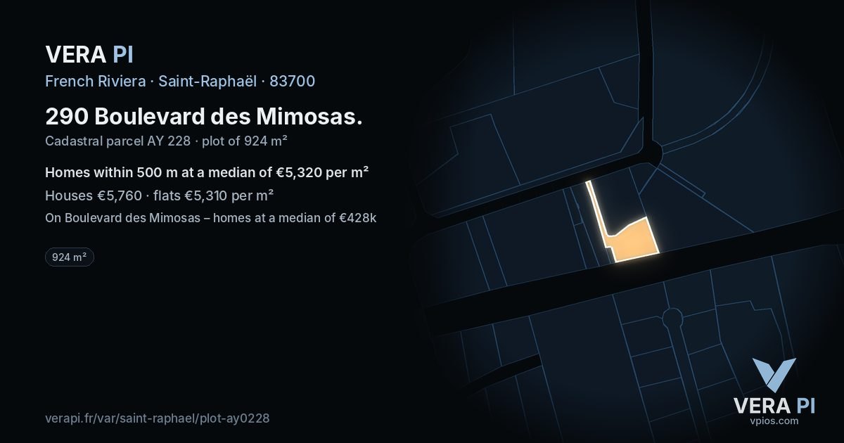 290 Boulevard des Mimosas, Saint-Raphaël at night – the plot lit, the parcels around coloured by the prices near them
