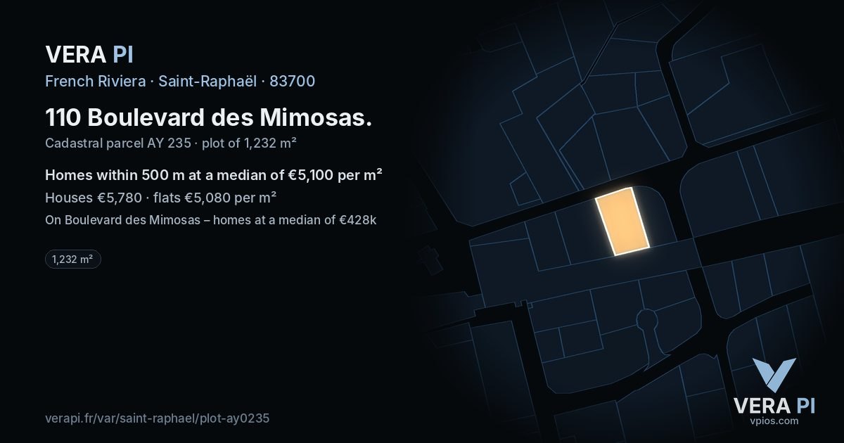 110 Boulevard des Mimosas, Saint-Raphaël at night – the plot lit, the parcels around coloured by the prices near them