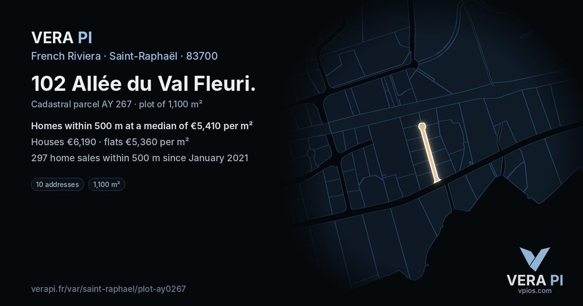 102 Allée du Val Fleuri, Saint-Raphaël at night – the plot lit, the parcels around coloured by the prices near them