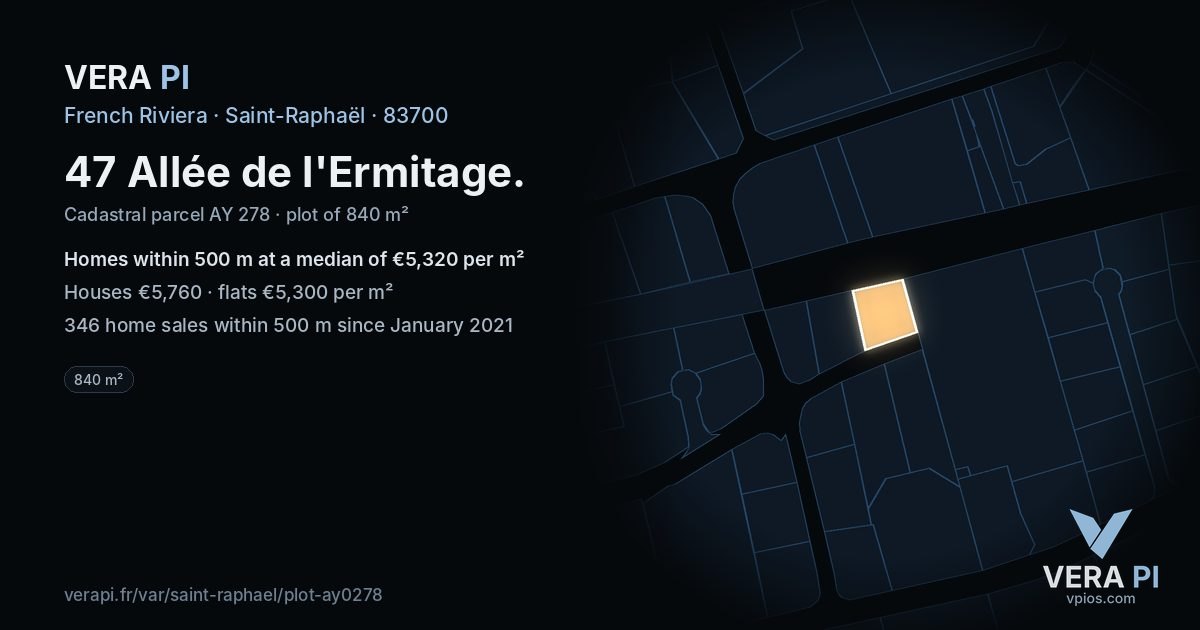 47 Allée de l'Ermitage, Saint-Raphaël at night – the plot lit, the parcels around coloured by the prices near them