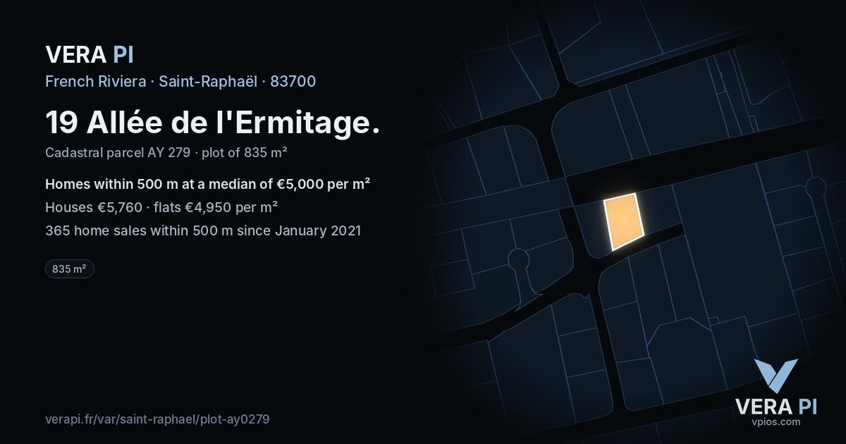 19 Allée de l'Ermitage, Saint-Raphaël at night – the plot lit, the parcels around coloured by the prices near them