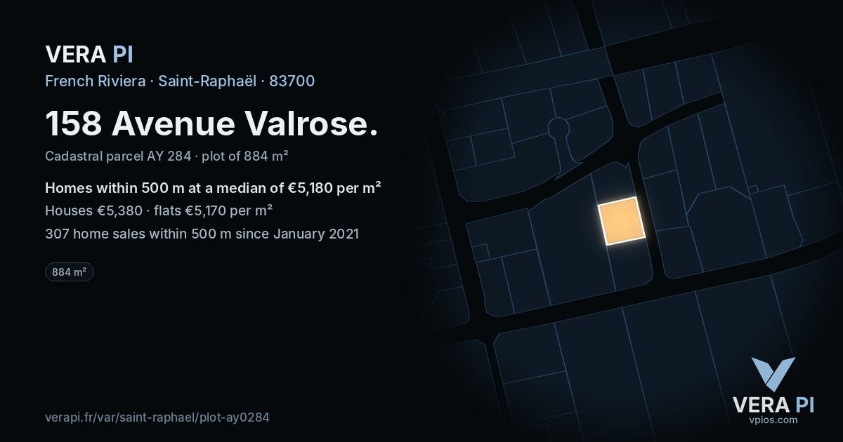 158 Avenue Valrose, Saint-Raphaël at night – the plot lit, the parcels around coloured by the prices near them