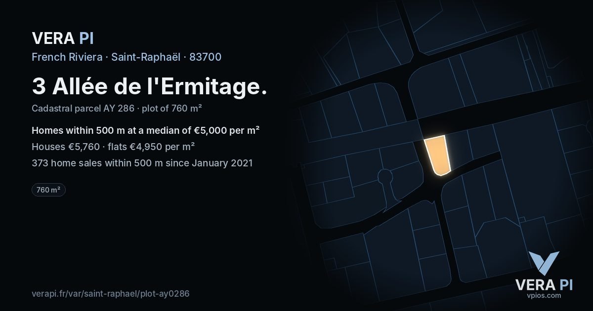 3 Allée de l'Ermitage, Saint-Raphaël at night – the plot lit, the parcels around coloured by the prices near them