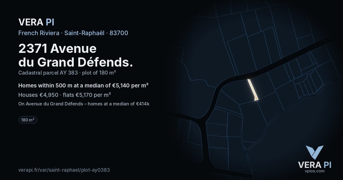 2371 Avenue du Grand Défends, Saint-Raphaël at night – the plot lit, the parcels around coloured by the prices near them