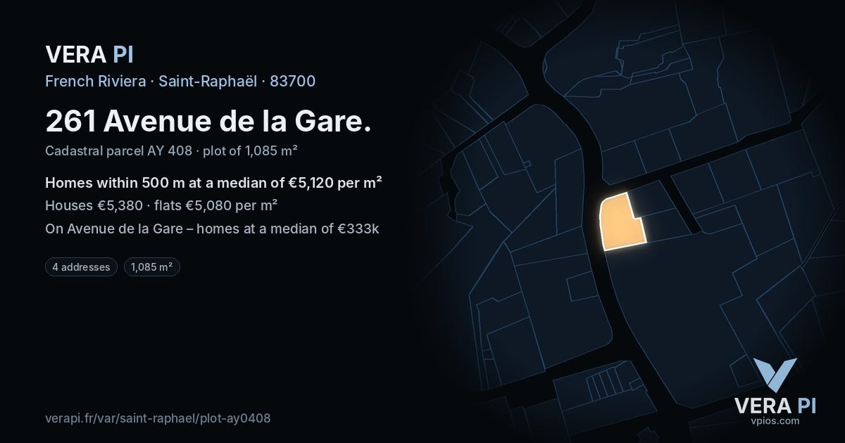 261 Avenue de la Gare, Saint-Raphaël at night – the plot lit, the parcels around coloured by the prices near them