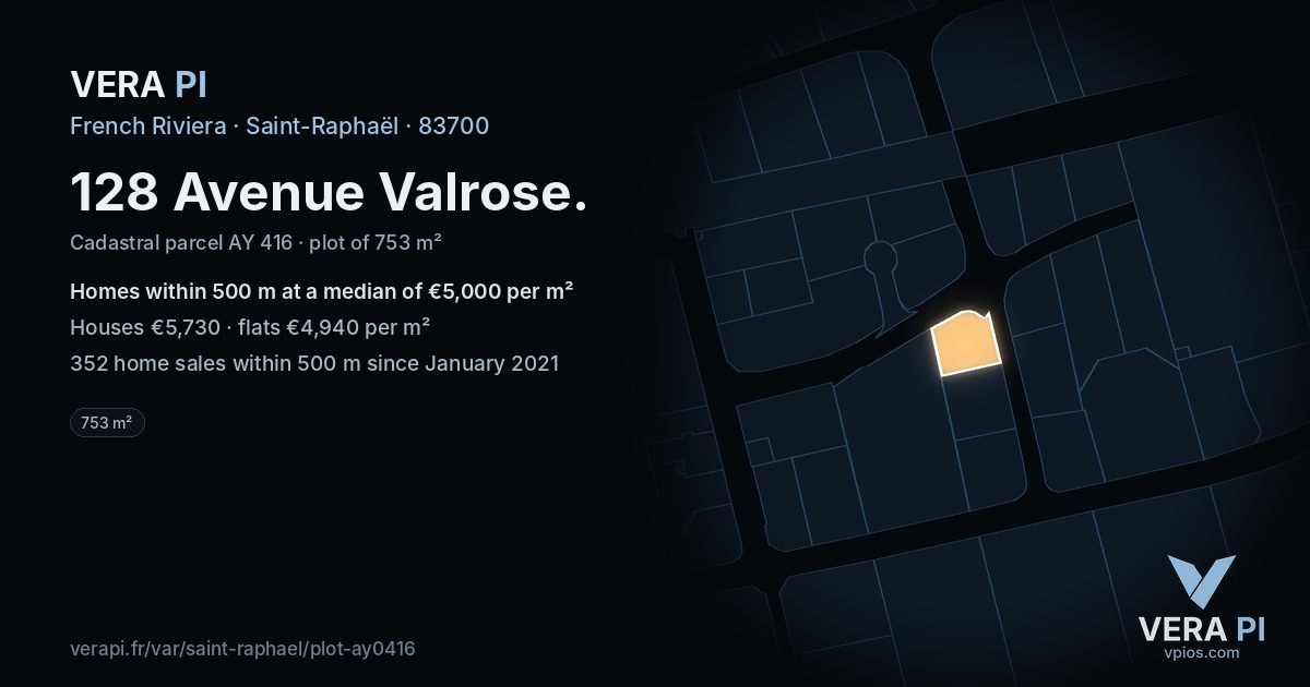 128 Avenue Valrose, Saint-Raphaël at night – the plot lit, the parcels around coloured by the prices near them