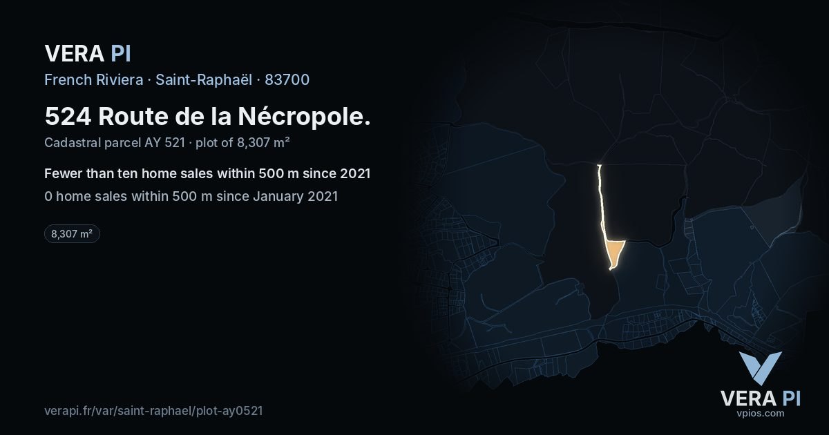 524 Route de la Nécropole, Saint-Raphaël at night – the plot lit, the parcels around coloured by the prices near them