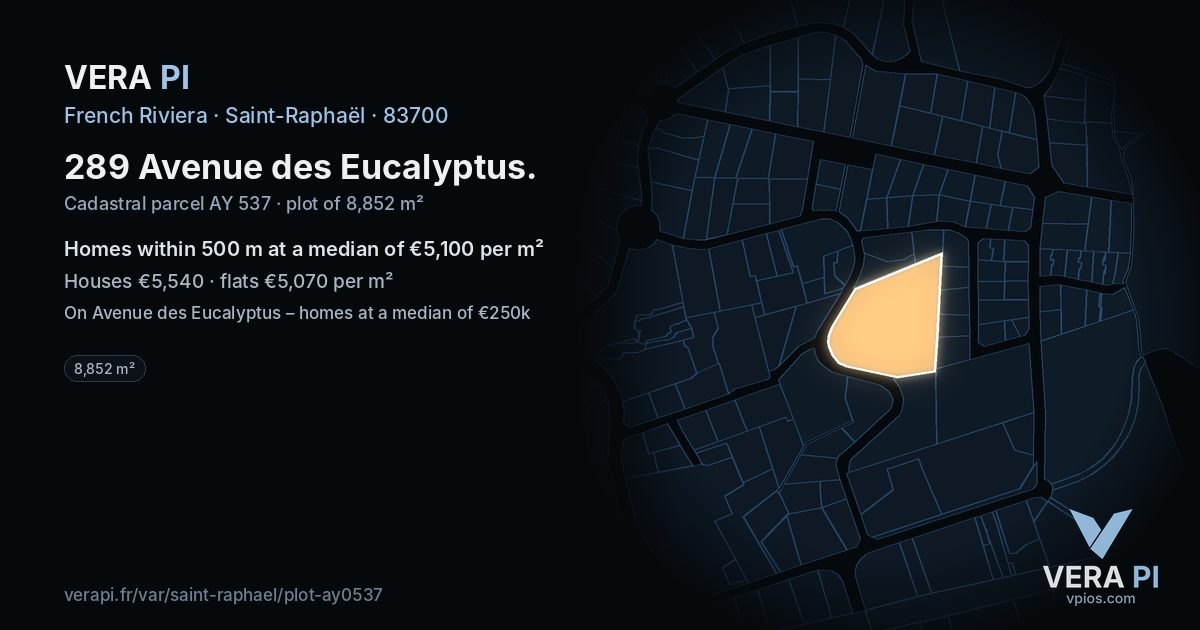 289 Avenue des Eucalyptus, Saint-Raphaël at night – the plot lit, the parcels around coloured by the prices near them