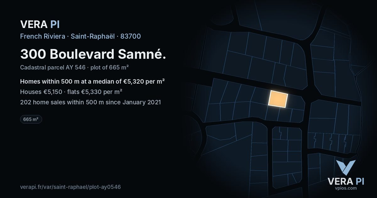 300 Boulevard Samné, Saint-Raphaël at night – the plot lit, the parcels around coloured by the prices near them