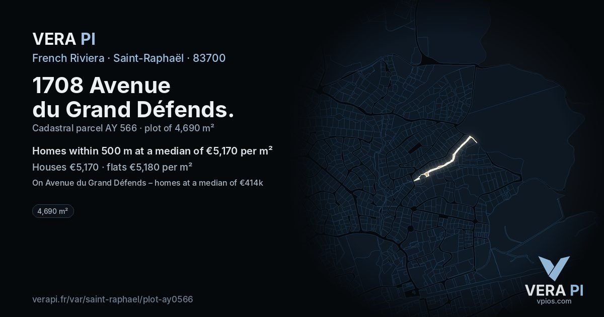 1708 Avenue du Grand Défends, Saint-Raphaël at night – the plot lit, the parcels around coloured by the prices near them