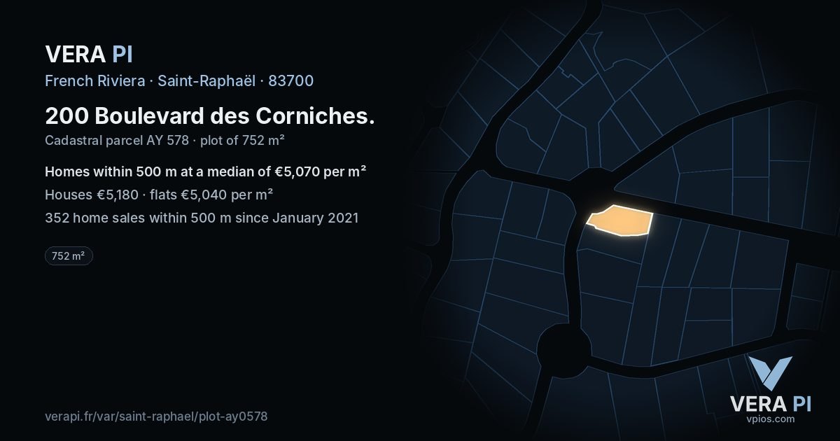 200 Boulevard des Corniches, Saint-Raphaël at night – the plot lit, the parcels around coloured by the prices near them
