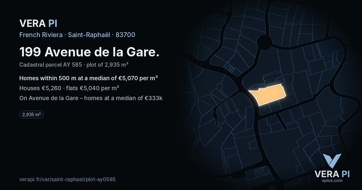 199 Avenue de la Gare, Saint-Raphaël at night – the plot lit, the parcels around coloured by the prices near them