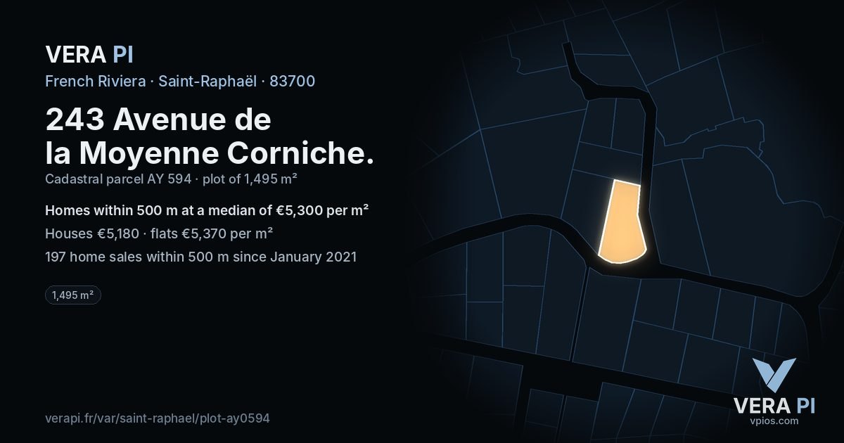 243 Avenue de la Moyenne Corniche, Saint-Raphaël at night – the plot lit, the parcels around coloured by the prices near them