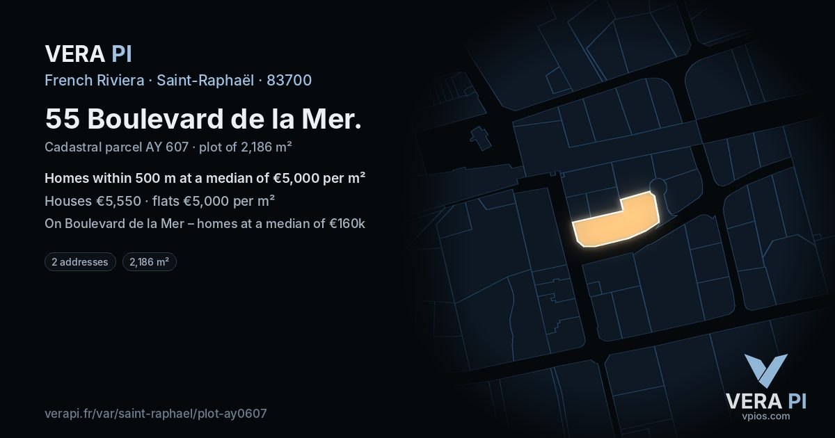55 Boulevard de la Mer, Saint-Raphaël at night – the plot lit, the parcels around coloured by the prices near them
