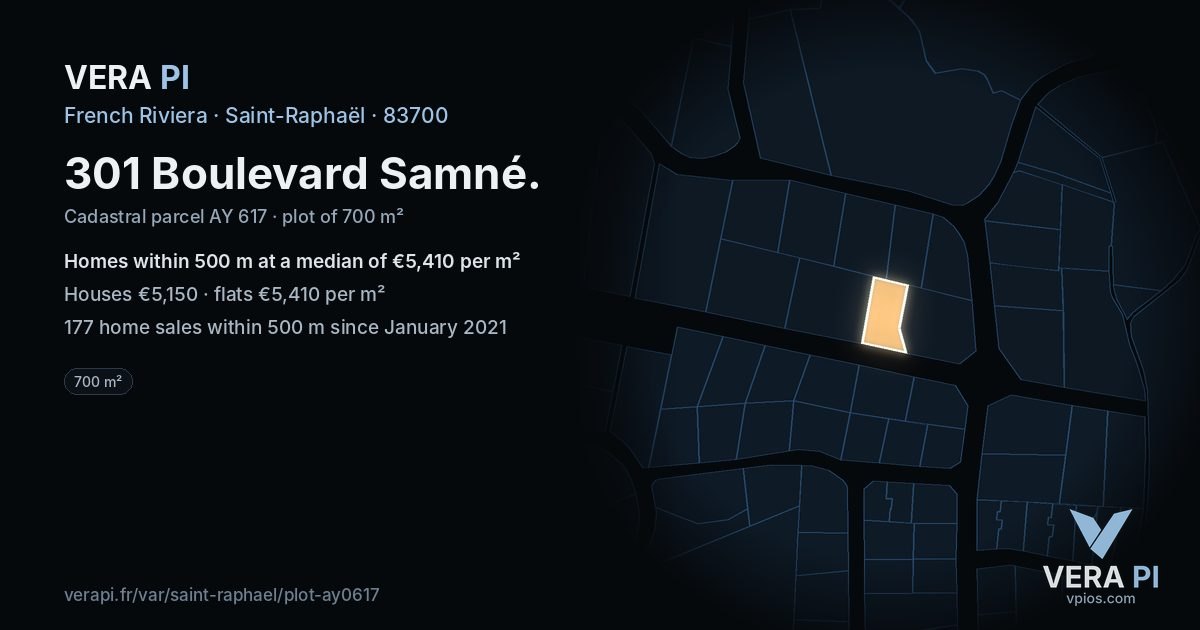 301 Boulevard Samné, Saint-Raphaël at night – the plot lit, the parcels around coloured by the prices near them