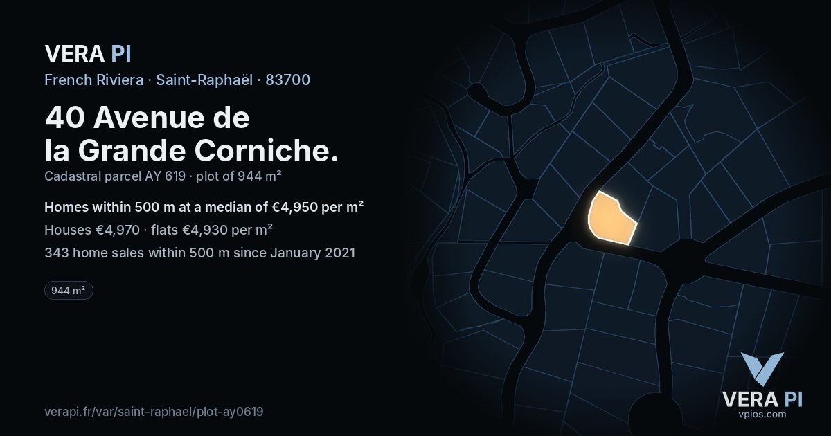 40 Avenue de la Grande Corniche, Saint-Raphaël at night – the plot lit, the parcels around coloured by the prices near them
