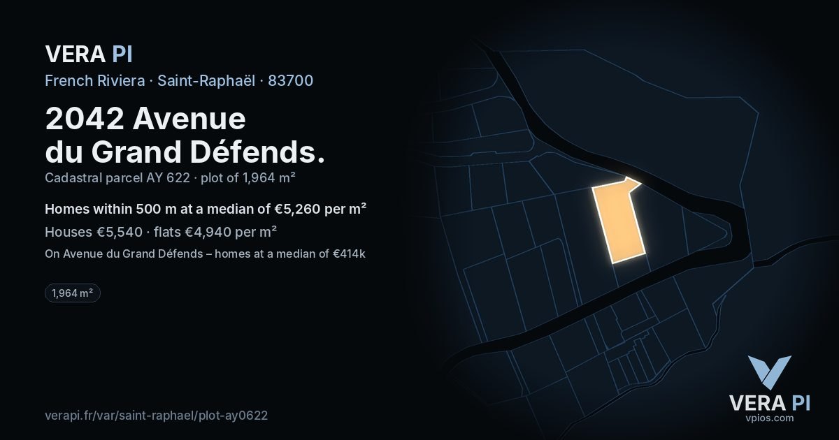 2042 Avenue du Grand Défends, Saint-Raphaël at night – the plot lit, the parcels around coloured by the prices near them