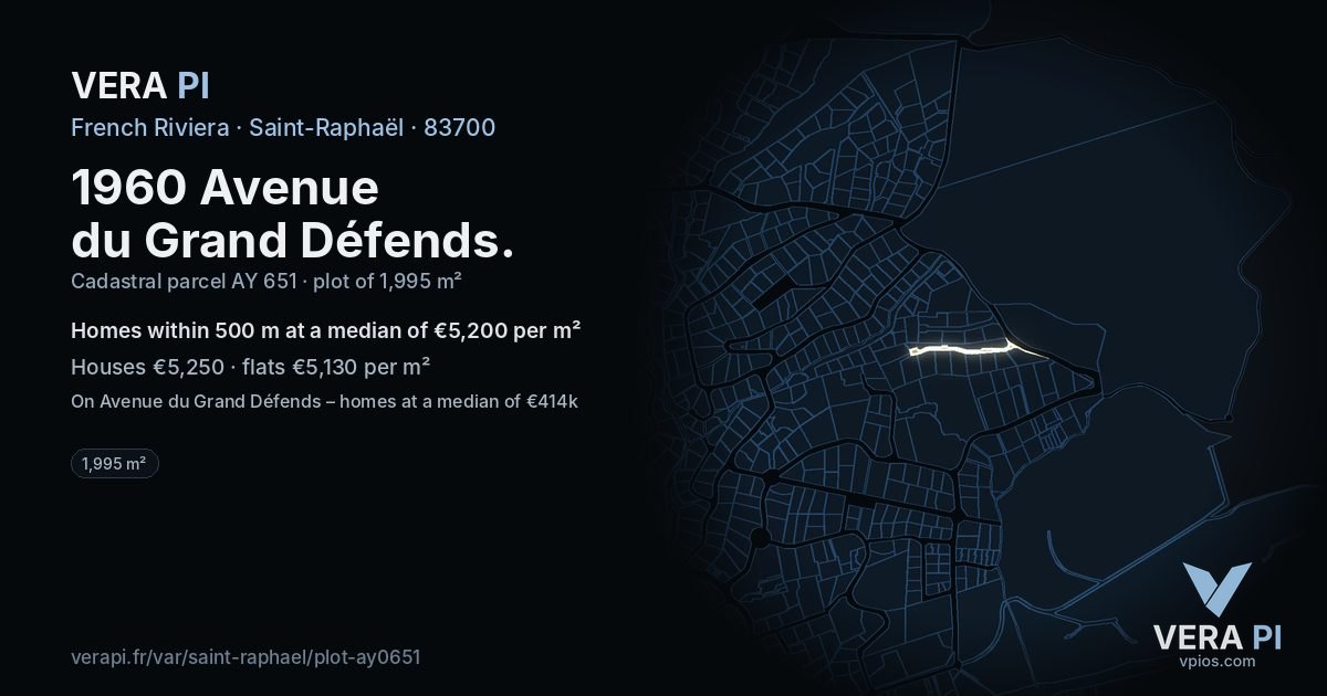 1960 Avenue du Grand Défends, Saint-Raphaël at night – the plot lit, the parcels around coloured by the prices near them