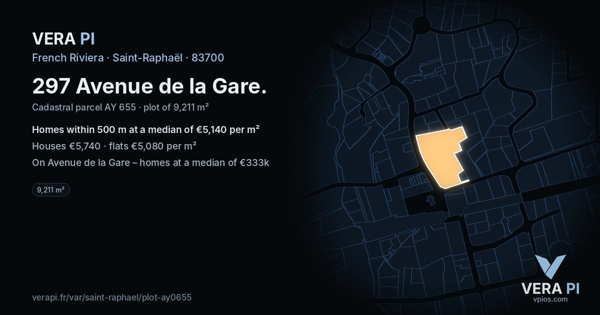 297 Avenue de la Gare, Saint-Raphaël at night – the plot lit, the parcels around coloured by the prices near them