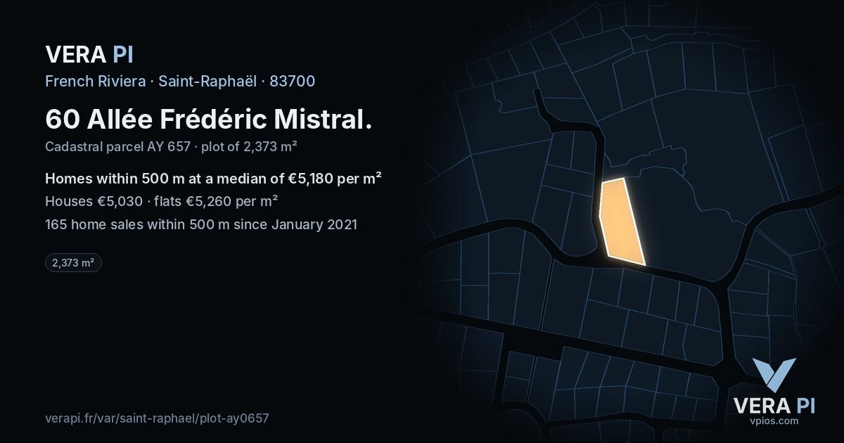 60 Allée Frédéric Mistral, Saint-Raphaël at night – the plot lit, the parcels around coloured by the prices near them