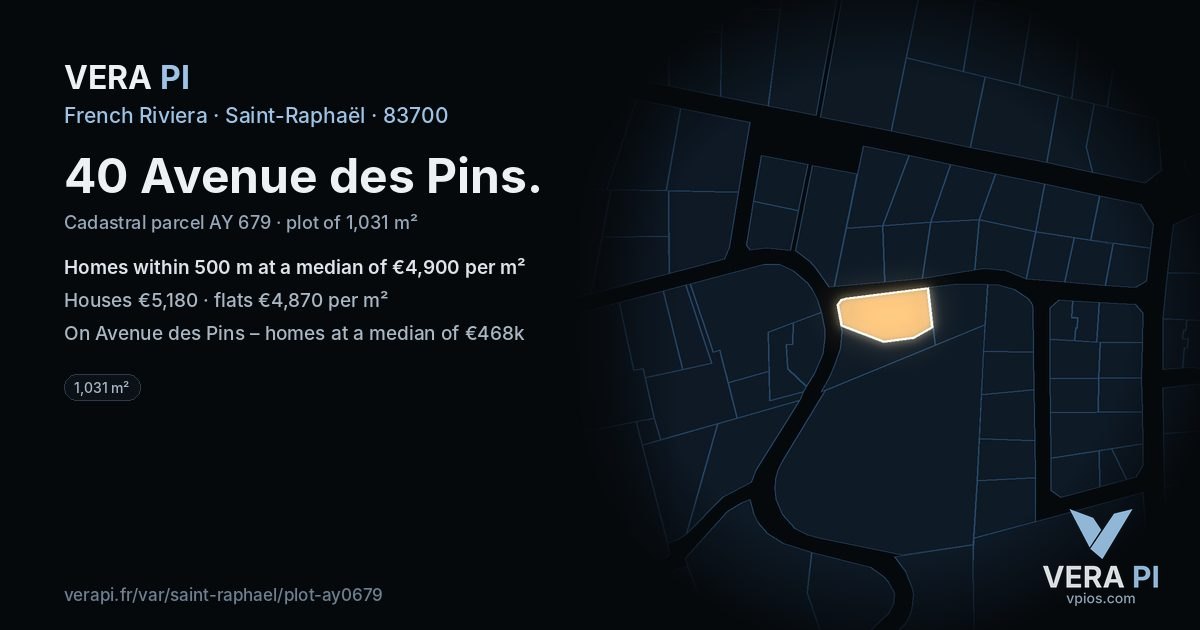 40 Avenue des Pins, Saint-Raphaël at night – the plot lit, the parcels around coloured by the prices near them