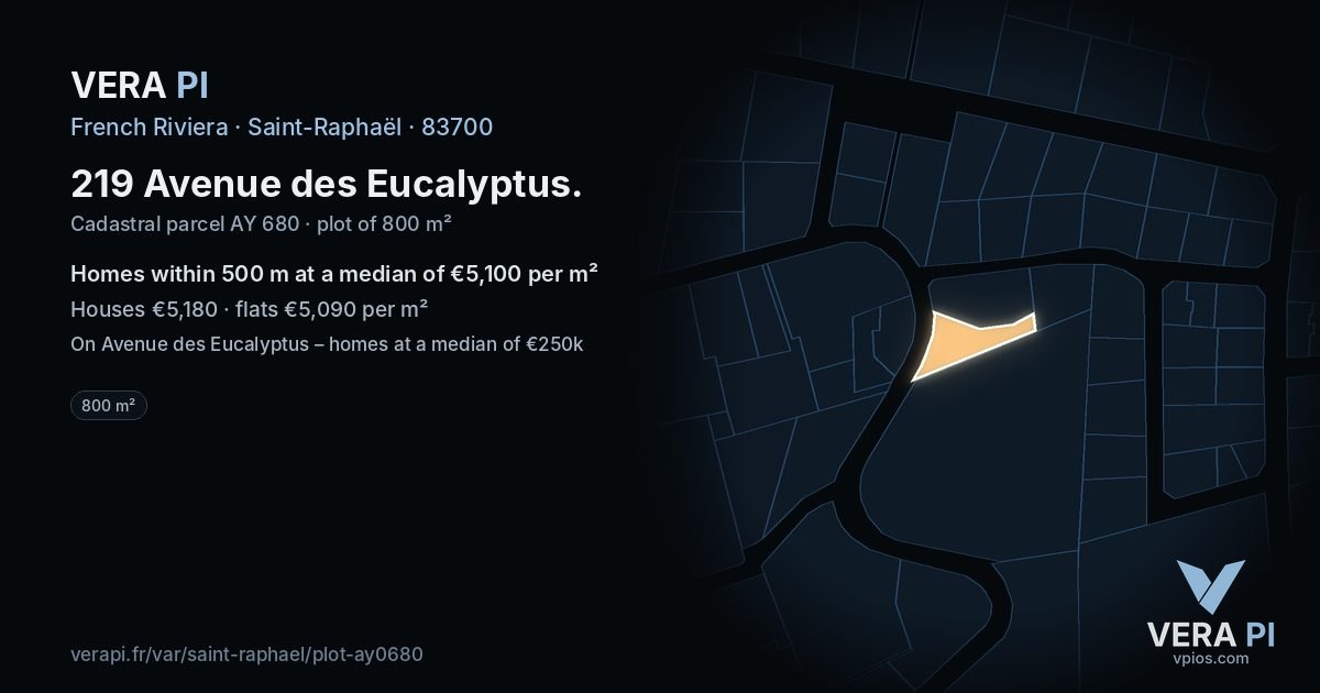219 Avenue des Eucalyptus, Saint-Raphaël at night – the plot lit, the parcels around coloured by the prices near them