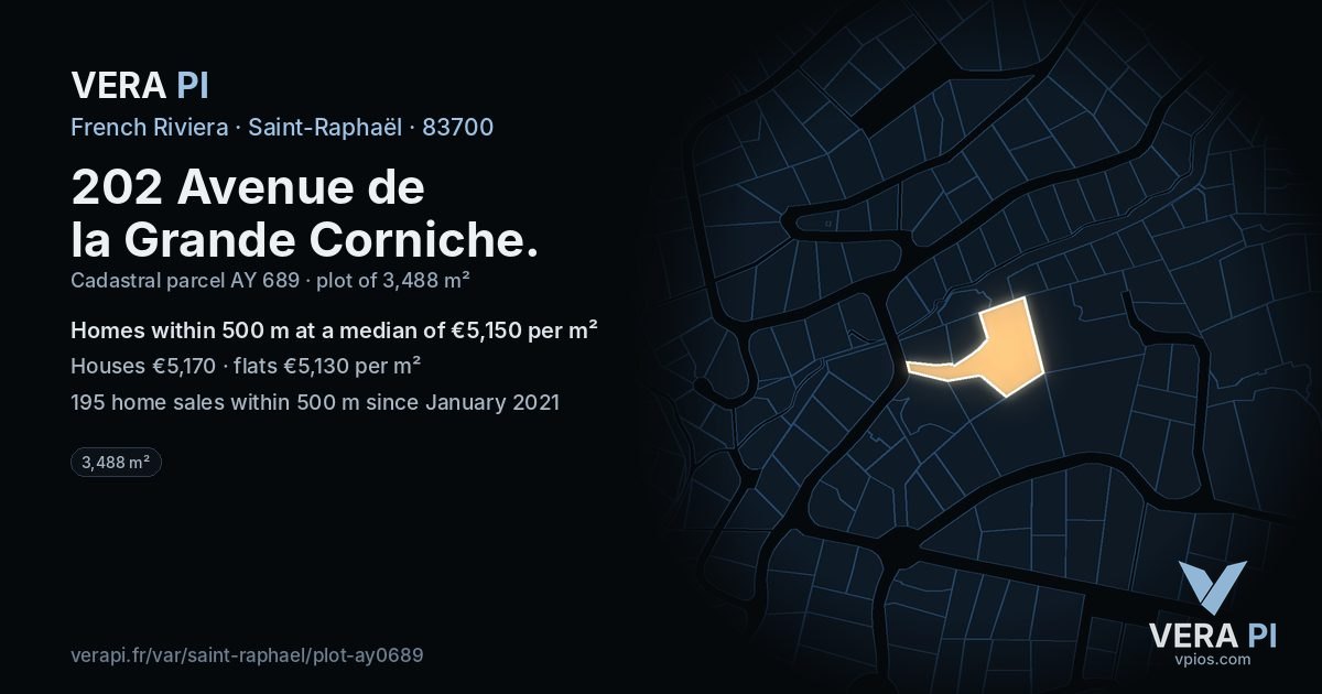 202 Avenue de la Grande Corniche, Saint-Raphaël at night – the plot lit, the parcels around coloured by the prices near them