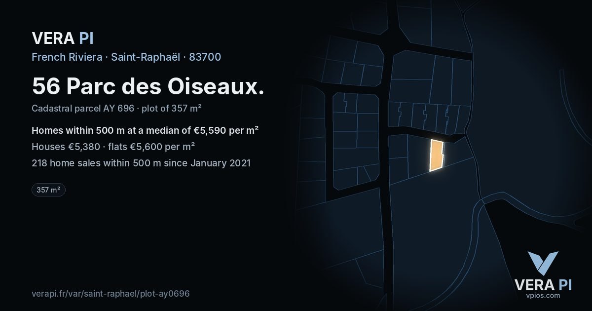 56 Parc des Oiseaux, Saint-Raphaël at night – the plot lit, the parcels around coloured by the prices near them