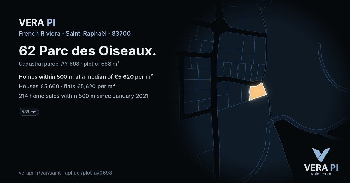 62 Parc des Oiseaux, Saint-Raphaël at night – the plot lit, the parcels around coloured by the prices near them