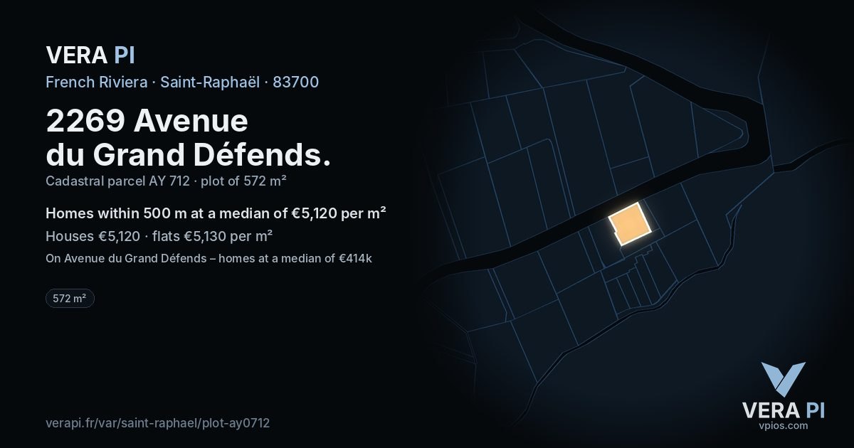 2269 Avenue du Grand Défends, Saint-Raphaël at night – the plot lit, the parcels around coloured by the prices near them