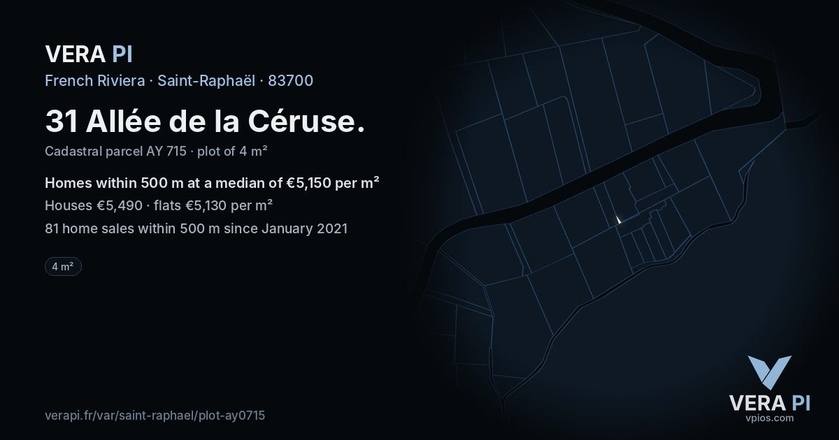 31 Allée de la Céruse, Saint-Raphaël at night – the plot lit, the parcels around coloured by the prices near them