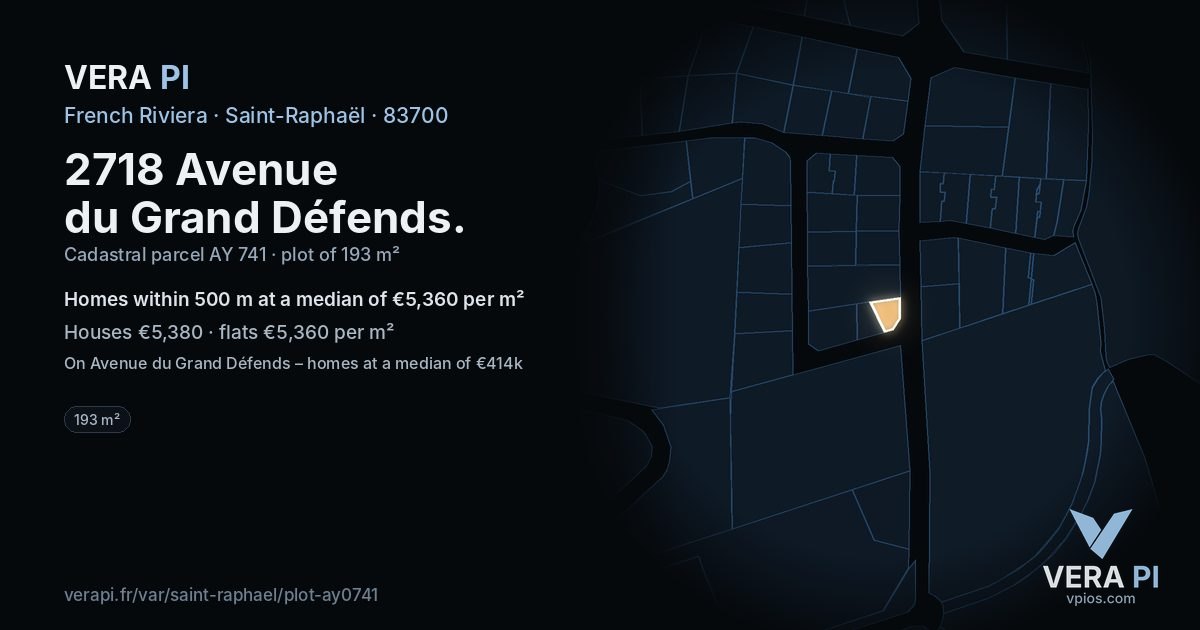 2718 Avenue du Grand Défends, Saint-Raphaël at night – the plot lit, the parcels around coloured by the prices near them