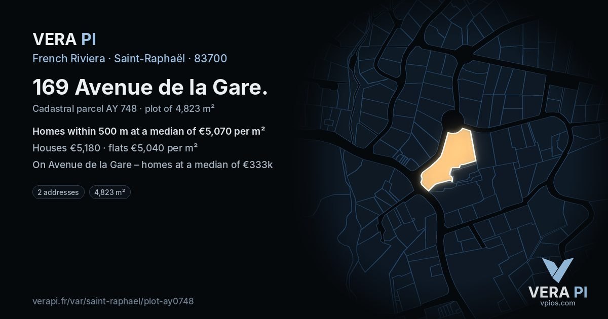 169 Avenue de la Gare, Saint-Raphaël at night – the plot lit, the parcels around coloured by the prices near them